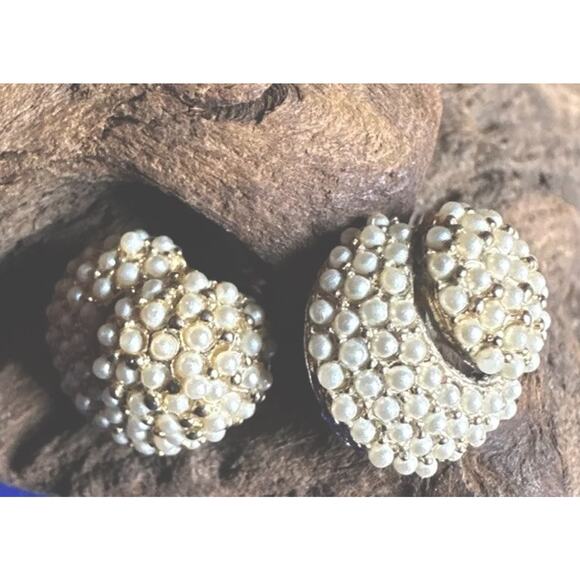 HAR Jewelry - Rare Vintage HAR Costume Jewelry Clip-On Earrings Seed Pearl